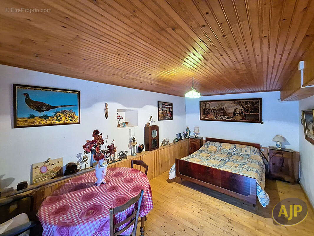 Maison à MONTAIGU