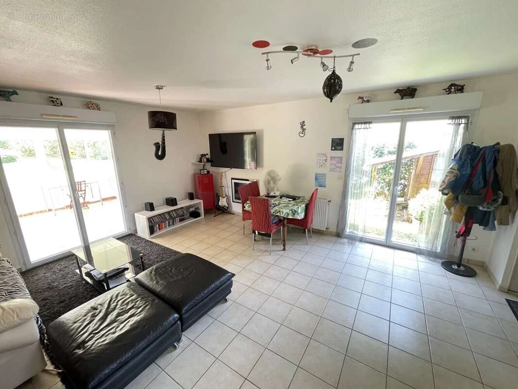Maison - Plain-pied 87 m² - 2 chambres et 1 bureau + garage + terrasse  Terrain 500 m² - Elven centre à pied 700 m - photo 6