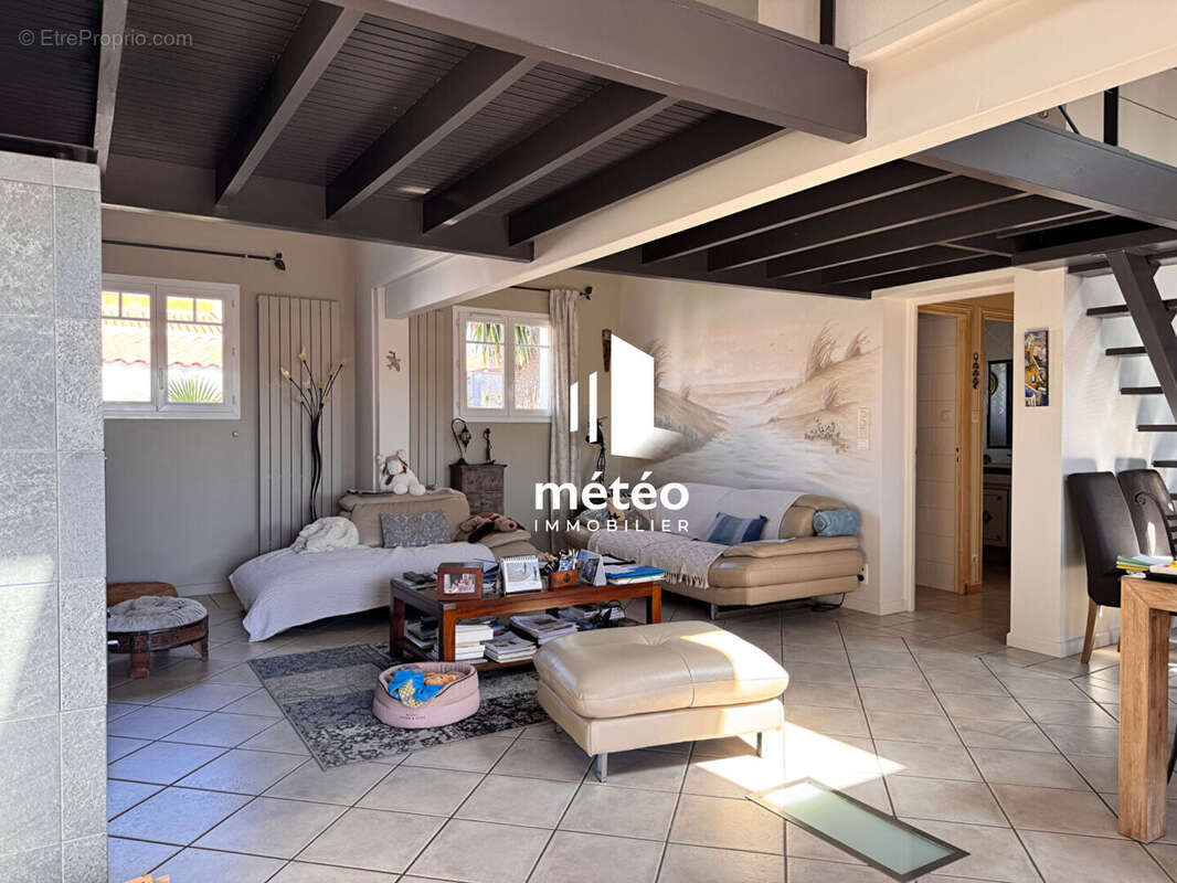 Maison à vendre à la Chaume avec vue mer et proche de la plage - photo 8