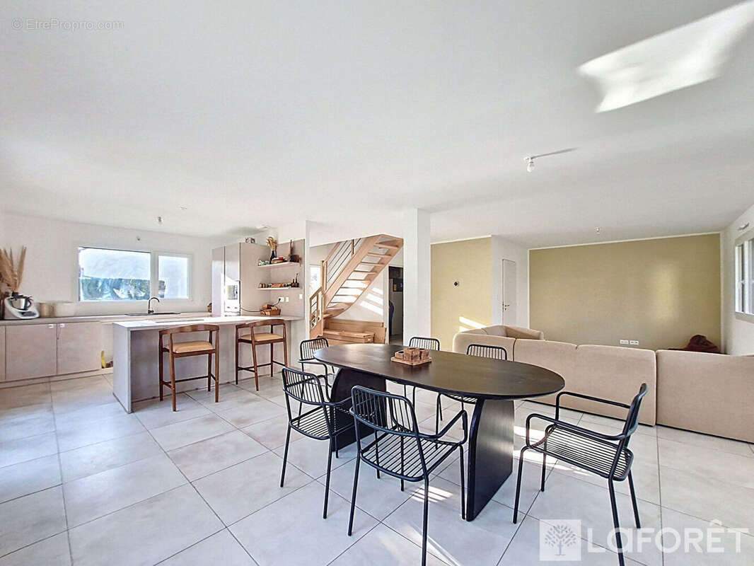 Maison à COLOMBIER-FONTAINE