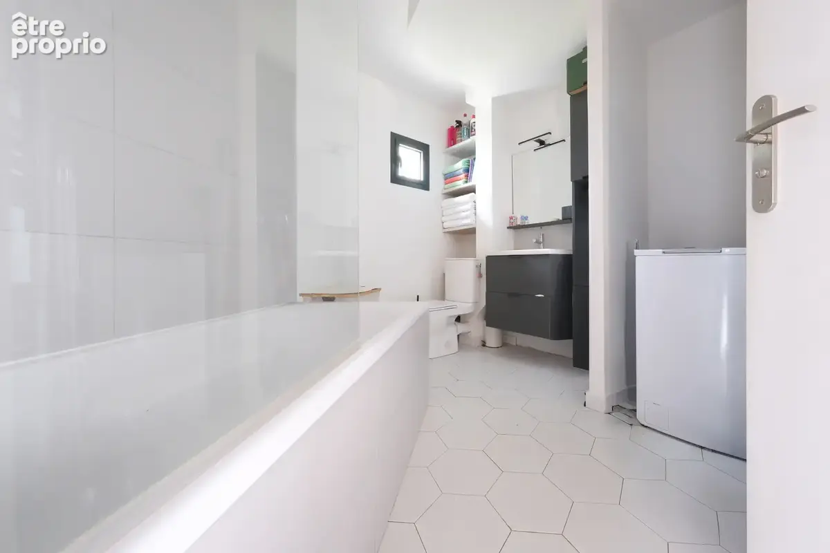 Maison  atypique sur 3 niveaux - 3 chambres - jardin - - photo 10