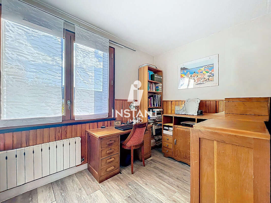 Bureau 1er étage - Maison à BONDY