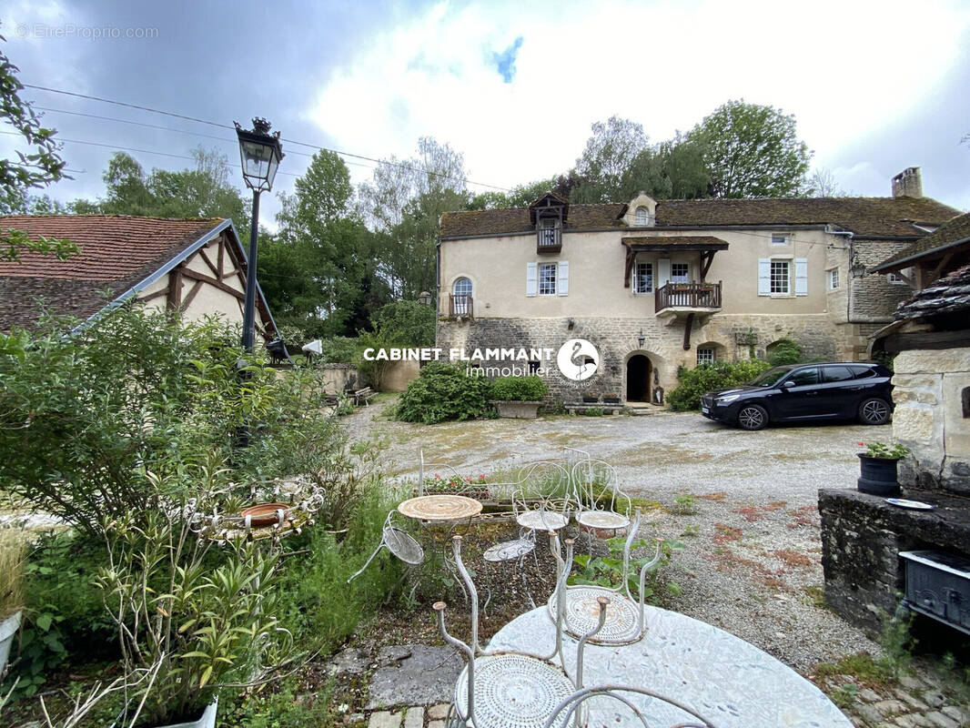 Maison à COURCELLES-LES-MONTBARD