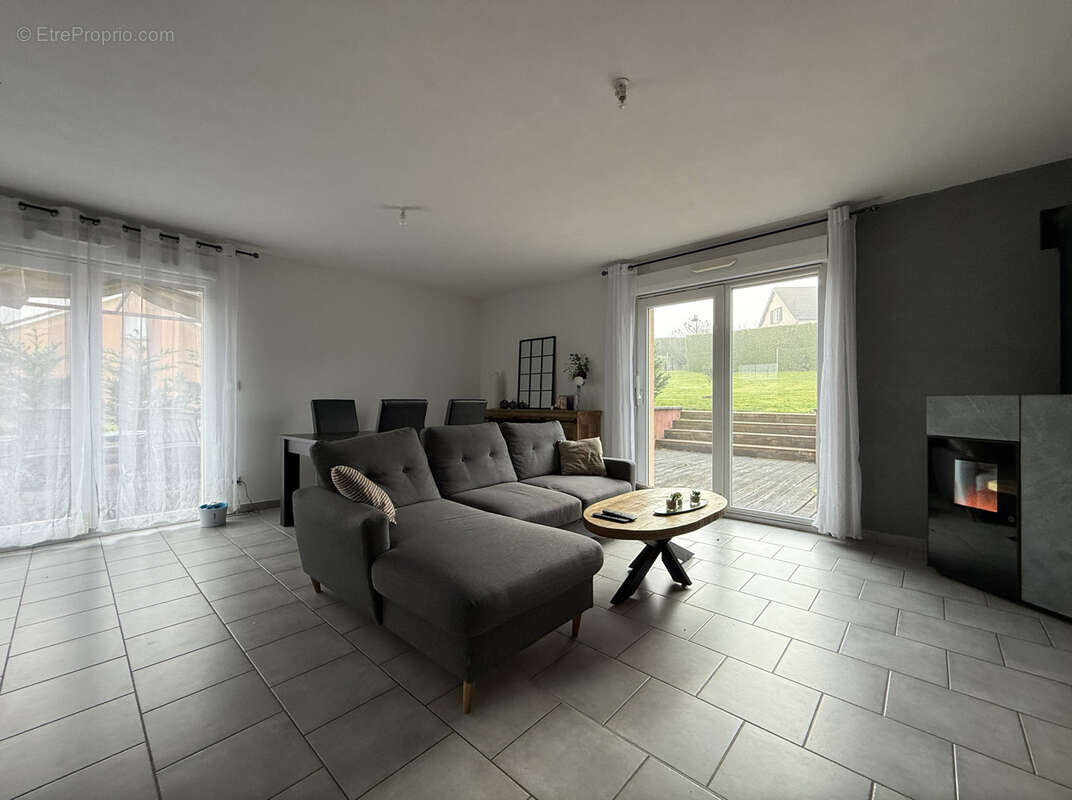 Maison à DOMBROT-LE-SEC