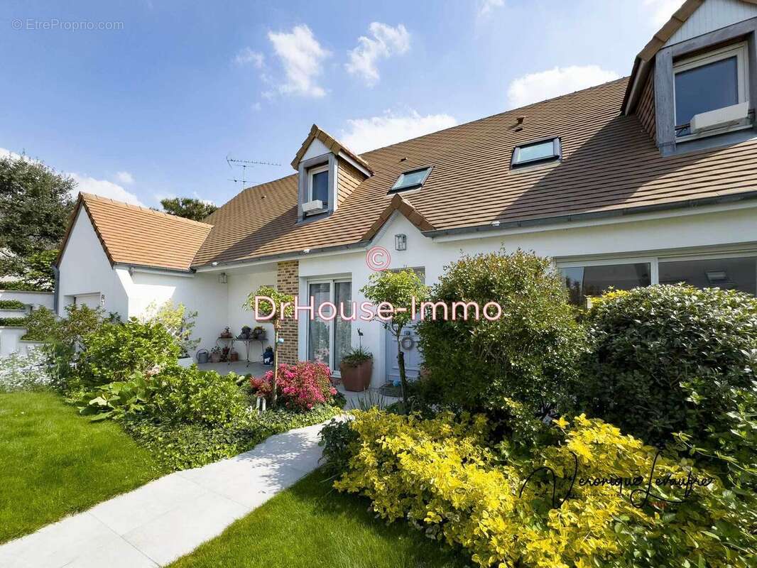 Maison à AGON-COUTAINVILLE