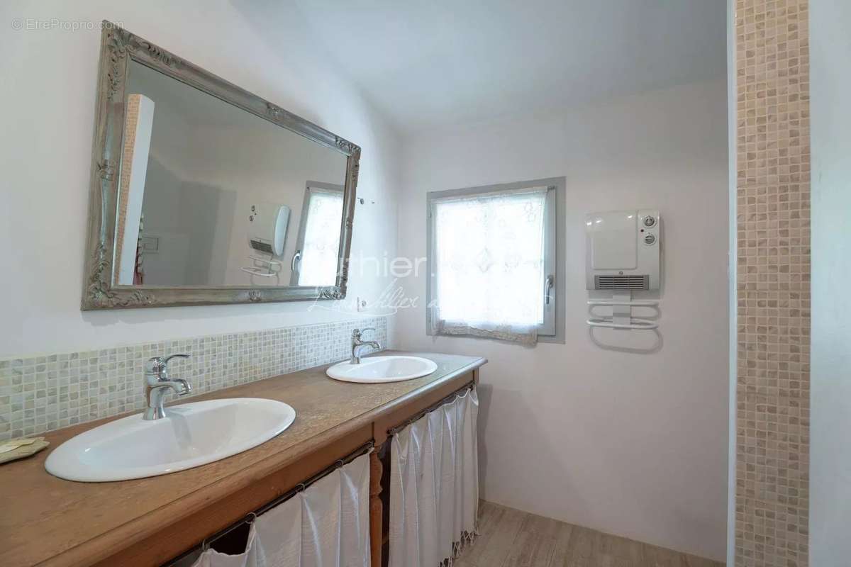 Maison à ROQUEFORT-LES-PINS