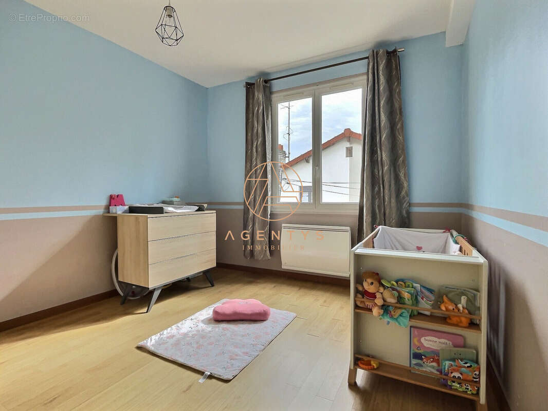 Appartement à SAINT-MAUR-DES-FOSSES