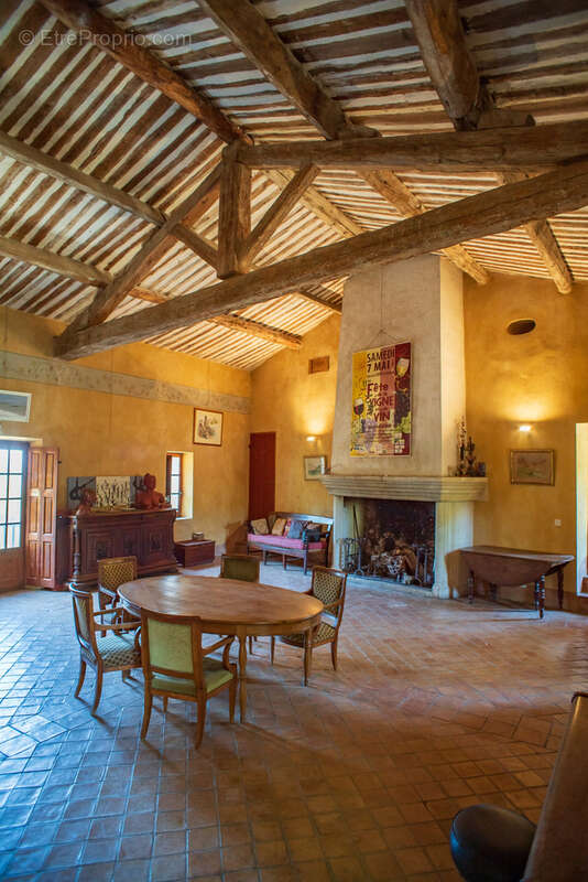 Maison à L'ISLE-SUR-LA-SORGUE