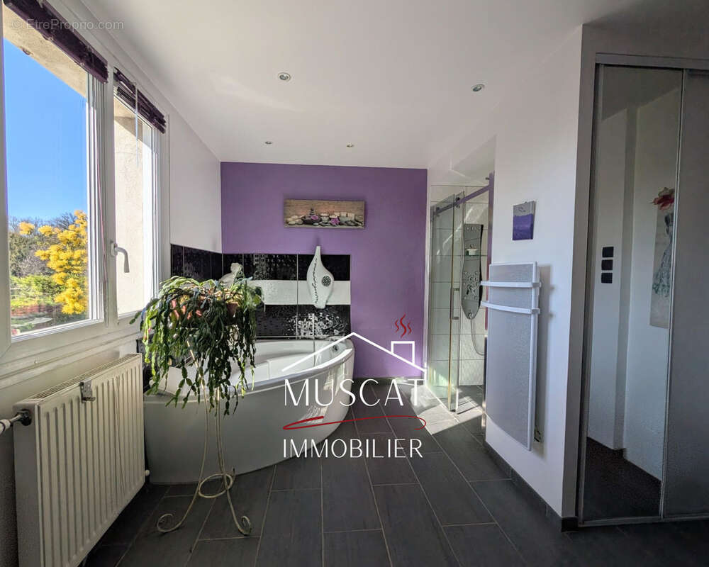 Maison à BONNEFAMILLE