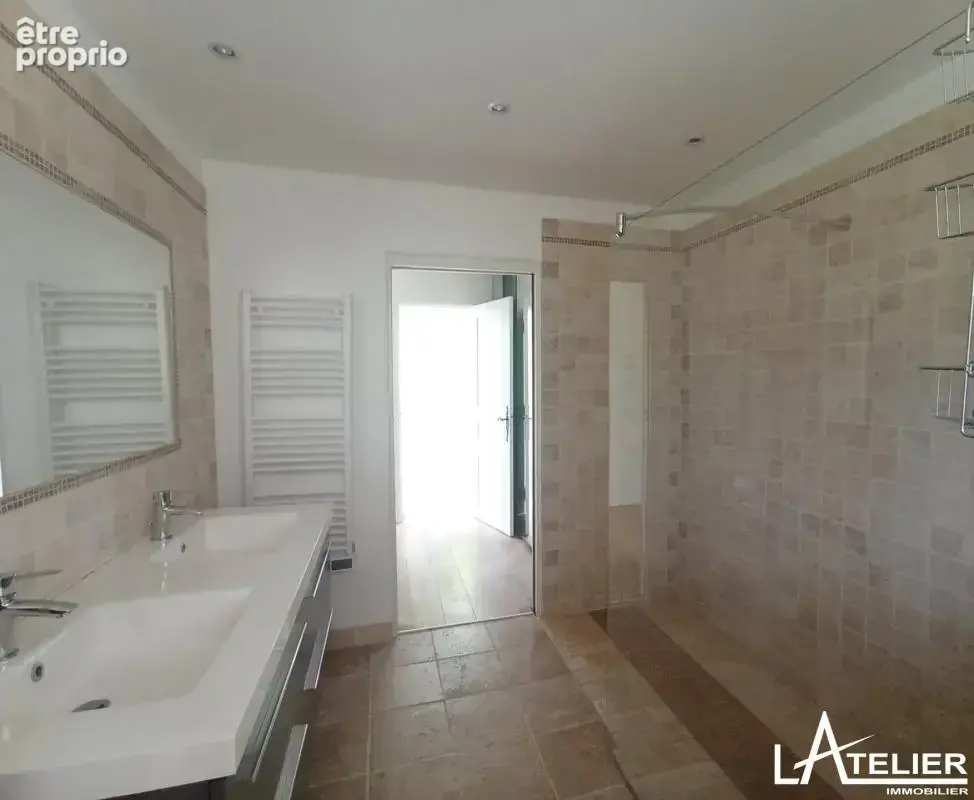 Propriété de charme, atypique, espace et potentiel - photo 12
