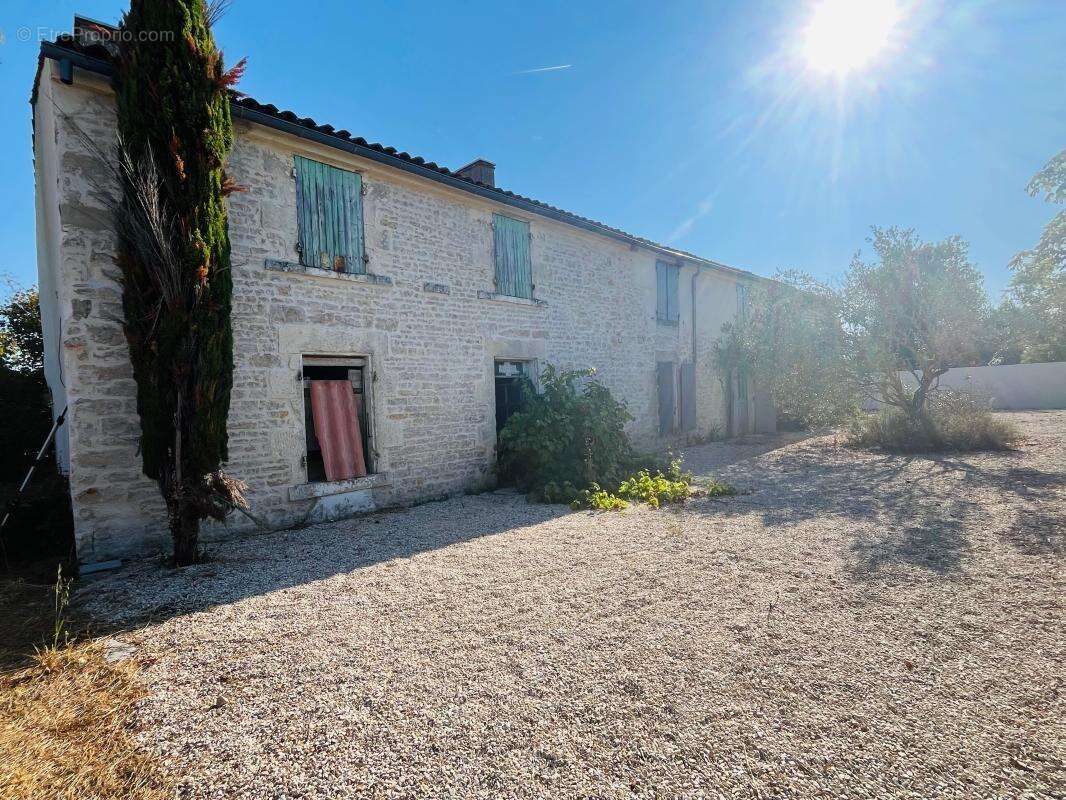 Maison de caractère à 15 min de LA ROCHELLE! - photo 11