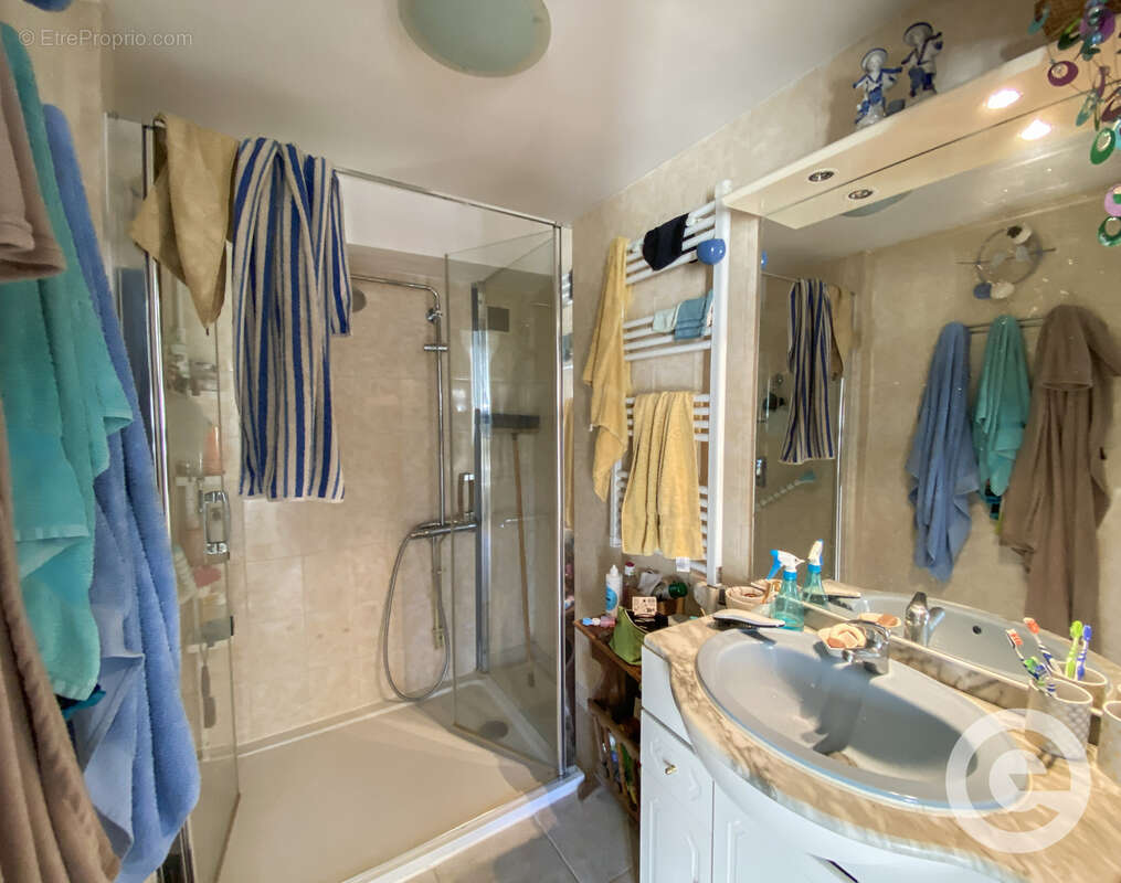 Maison à LA ROCHE-EN-BRENIL