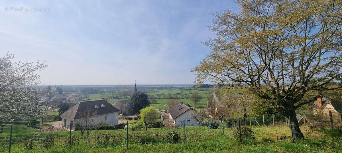 Terrain à VARENNE-SAINT-GERMAIN
