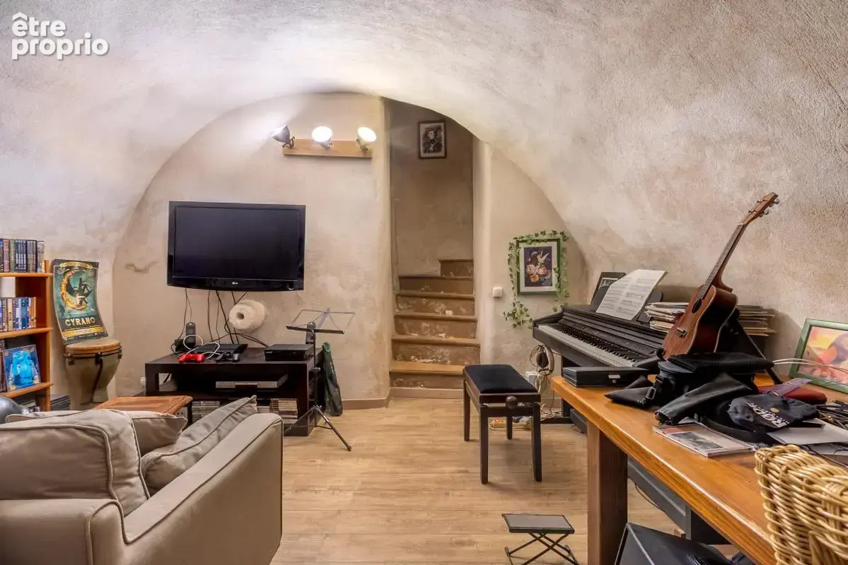 Rare à Cuges-les Pins-Maison de village de caractère de 115 M2 avec terrasse de plus de 21M2 - photo 12
