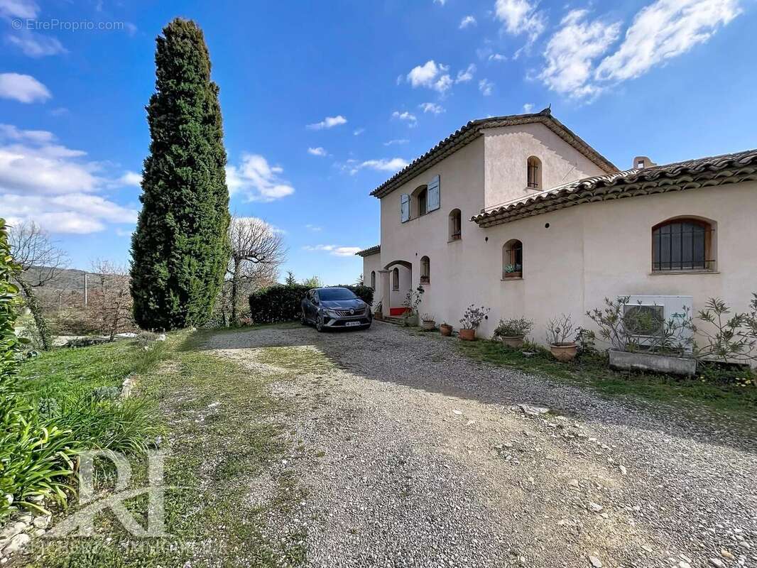 Maison à SAINT-CEZAIRE-SUR-SIAGNE