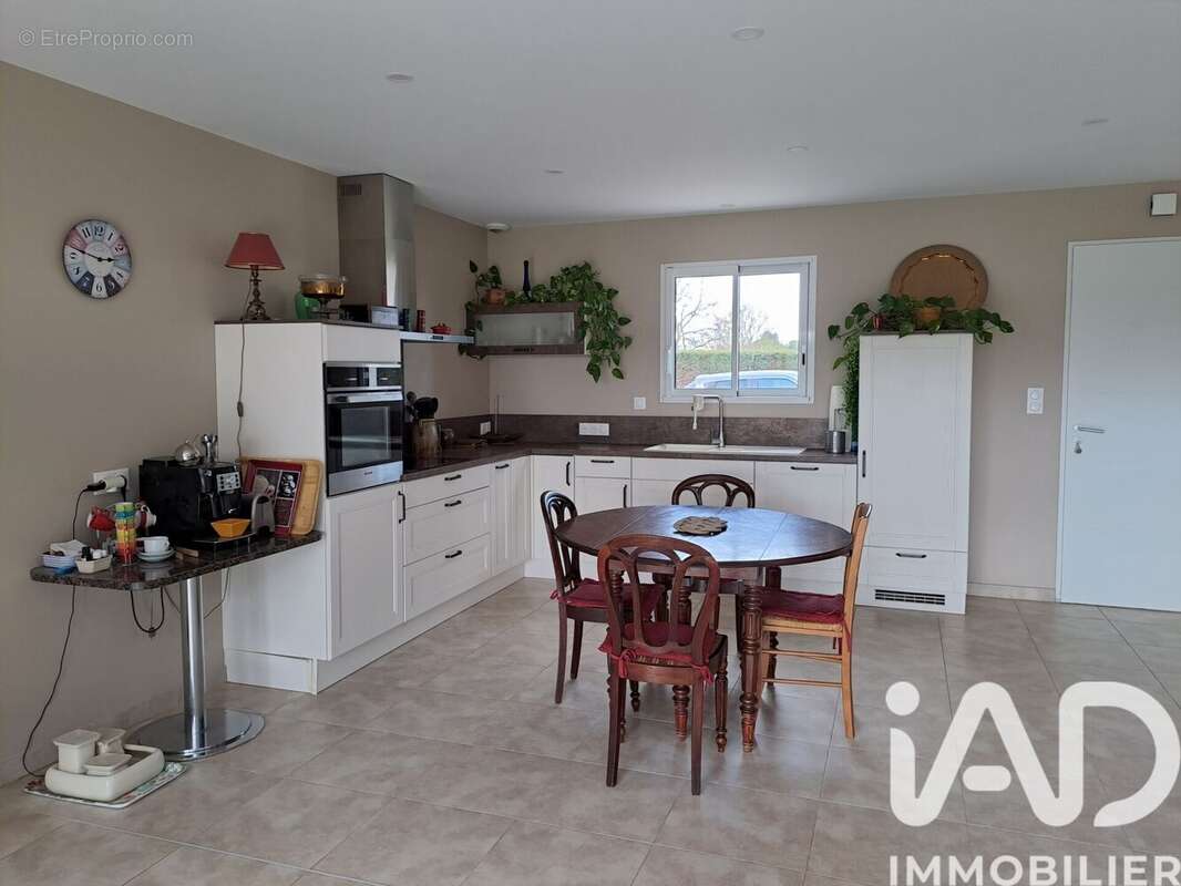 Maison 90 m² à Saint-Just-Luzac  - photo 6