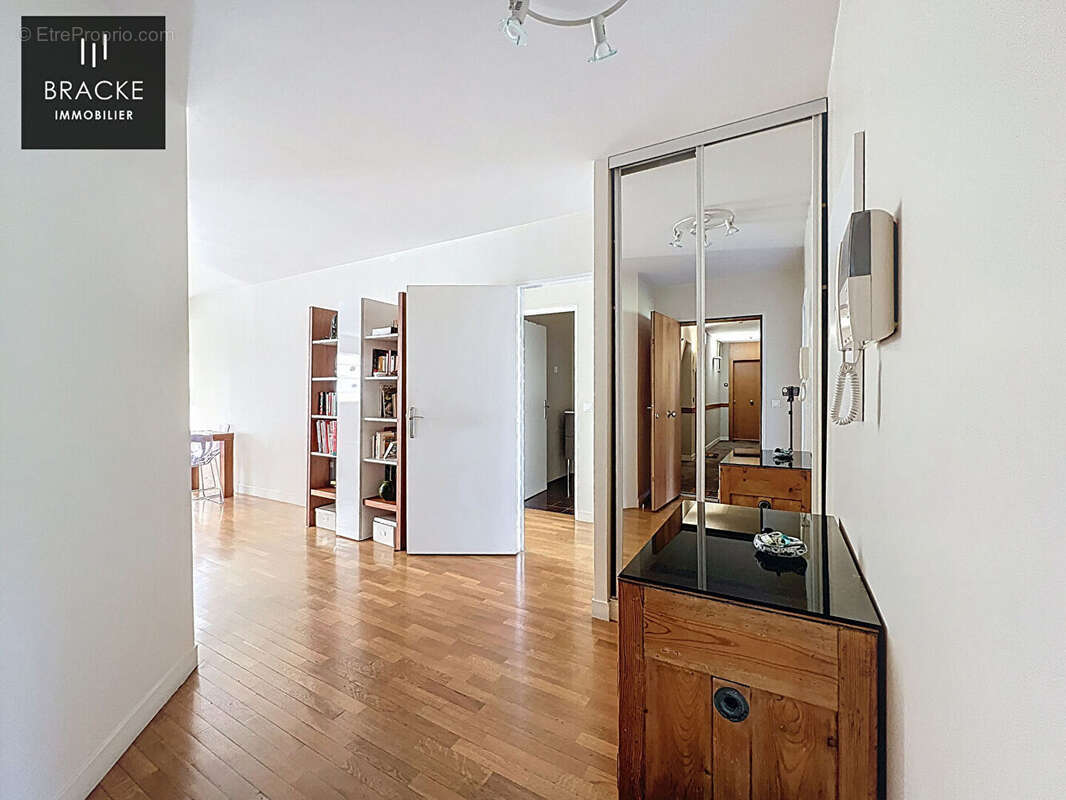 Appartement à COURBEVOIE