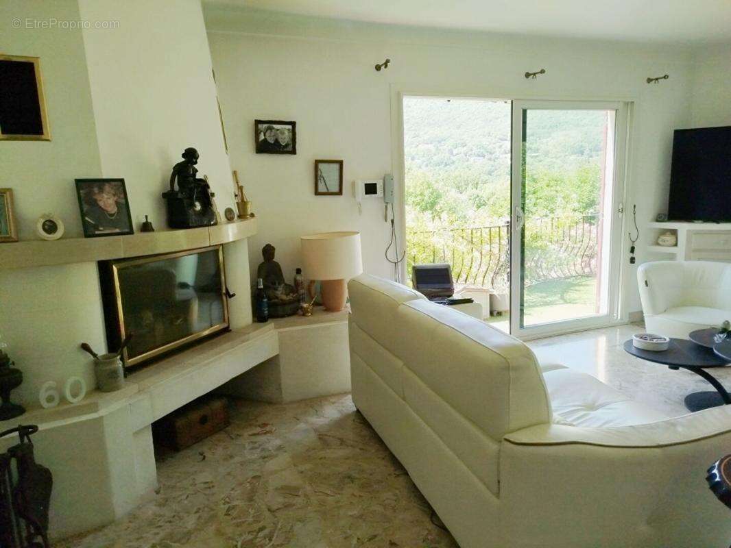 Maison à TOURRETTES-SUR-LOUP