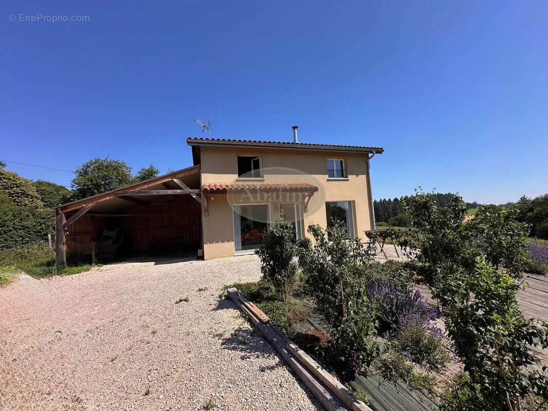 Maison à MONLEON-MAGNOAC