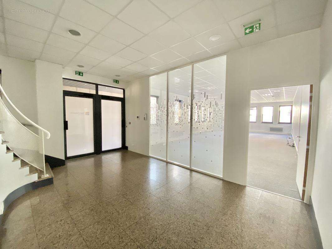 Commerce à COURBEVOIE