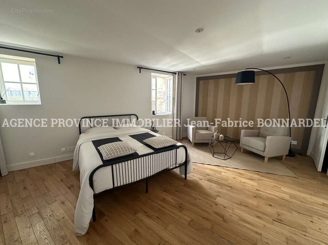 Maison à SAINT-PAUL-TROIS-CHATEAUX