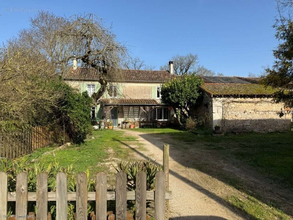 Maison à VILLEFAGNAN