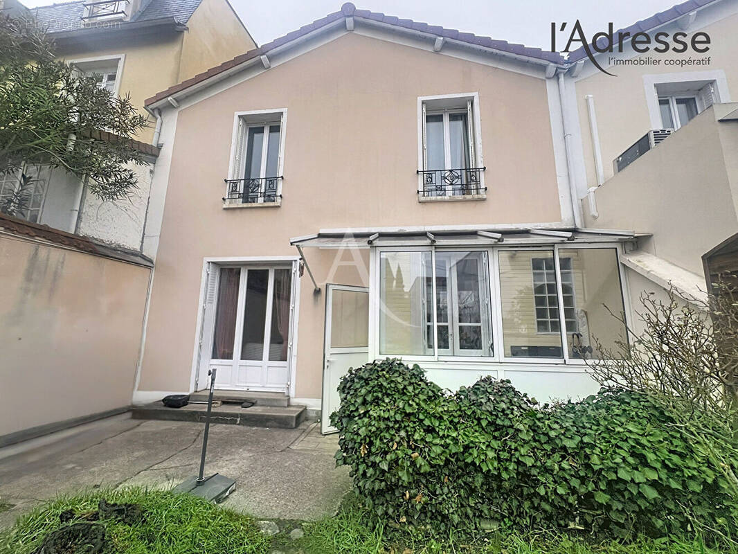 Maison à SURESNES