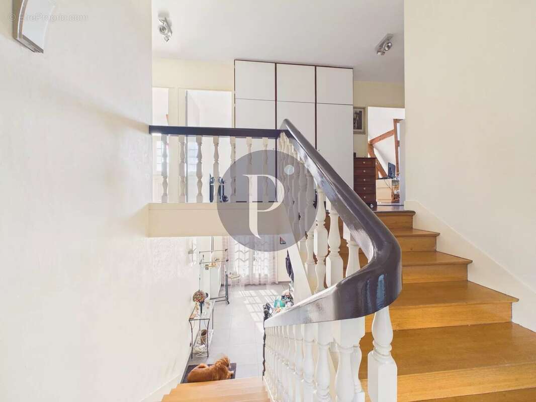 Maison à VERRIERES-LE-BUISSON