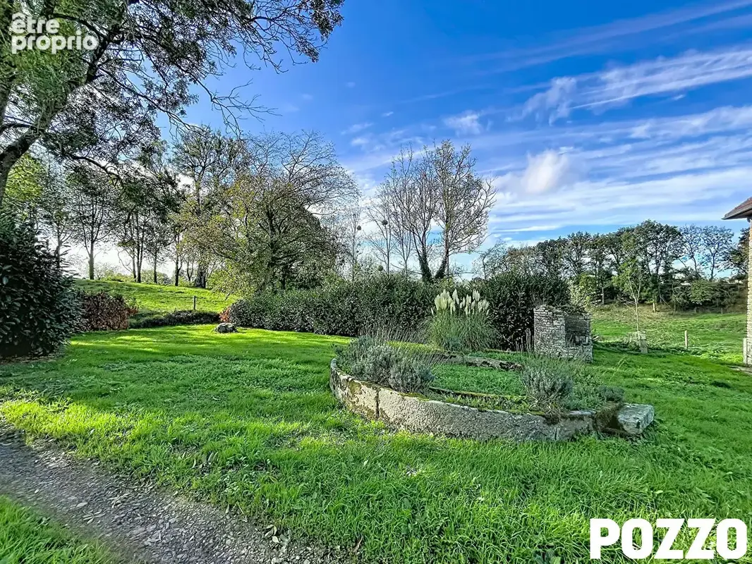 A vendre. guilberville. maison  en pierres de 200 m² avec plus de 3 ha et dependances. - photo 5