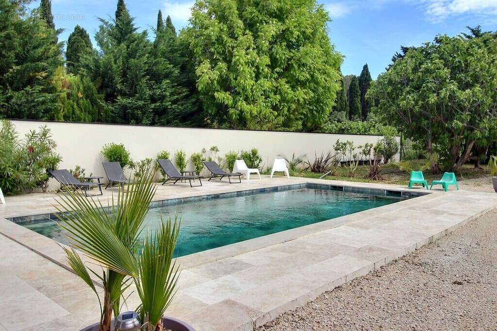 EXCLUSIVITÉ - Maison de 240m² entièrement rénovée avec piscine, véranda et 5 suites - photo 3