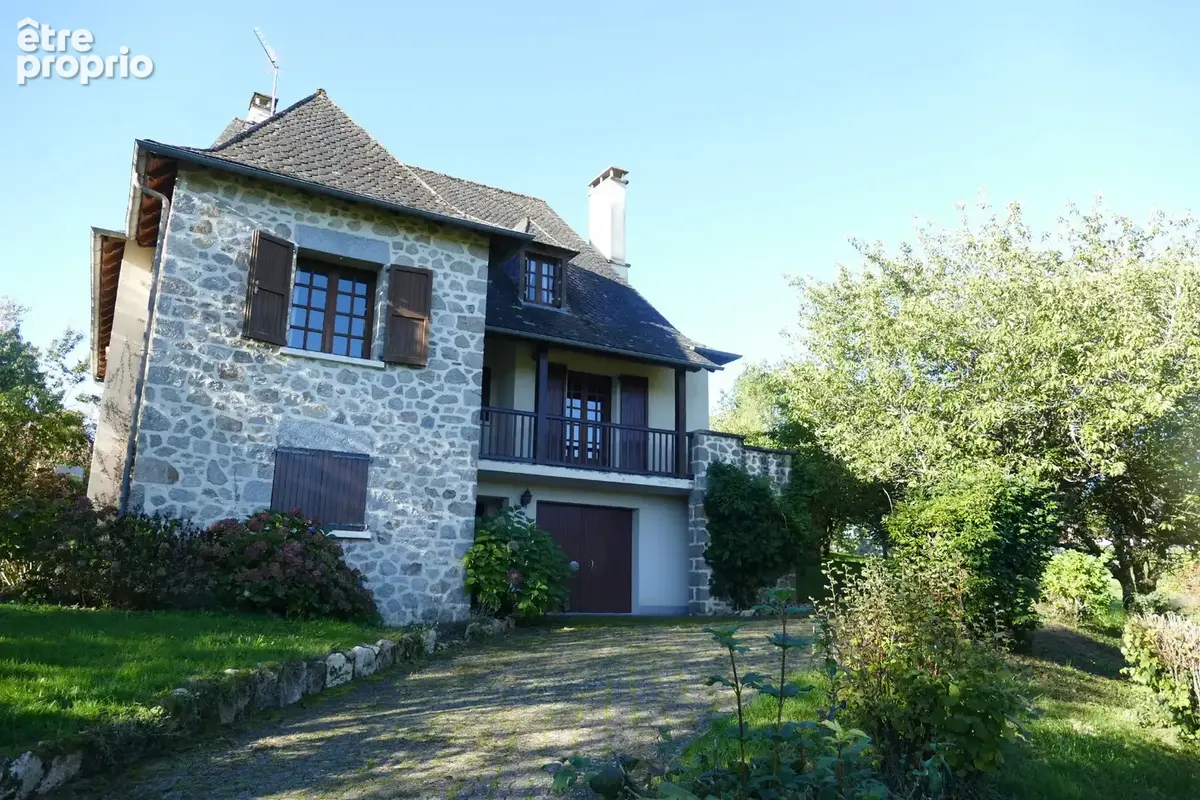 Maison 6 chambres avec 4600m2 de jardin, grand sous-sol, possibilité de vie en plain-pied (Calvinet-Puycapel, 15) - photo 2