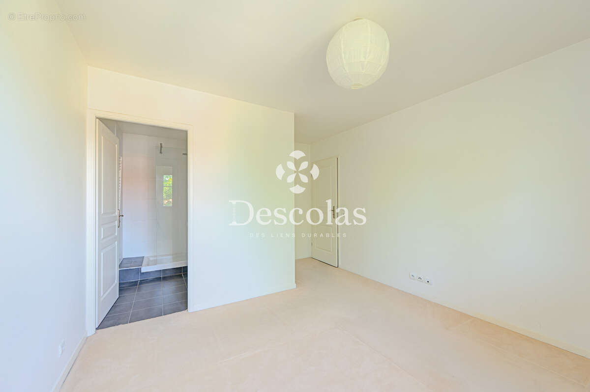 SAINT-GERMAIN-EN-LAYE - Appartement avec terrasse 4 pièces - photo 16