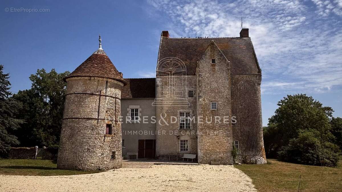 Maison à NEUILLAY-LES-BOIS
