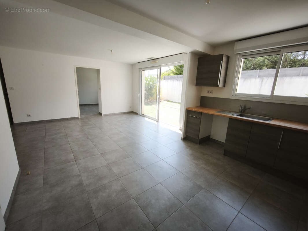 Narbonne - Villa plain  pied de type 4 (construction 2015) avec garage et parking - photo 7