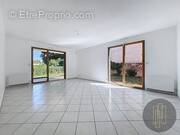 Appartement à LIMAS