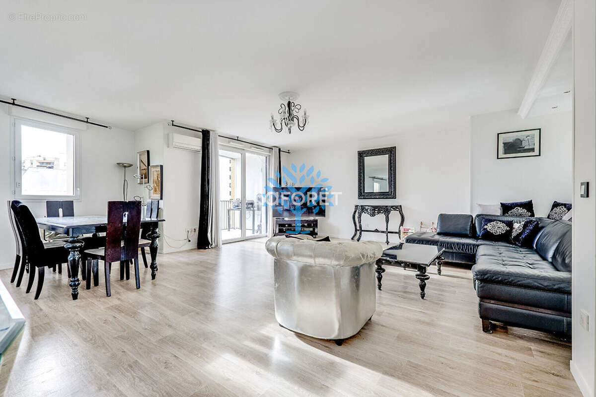 Appartement à LES LILAS