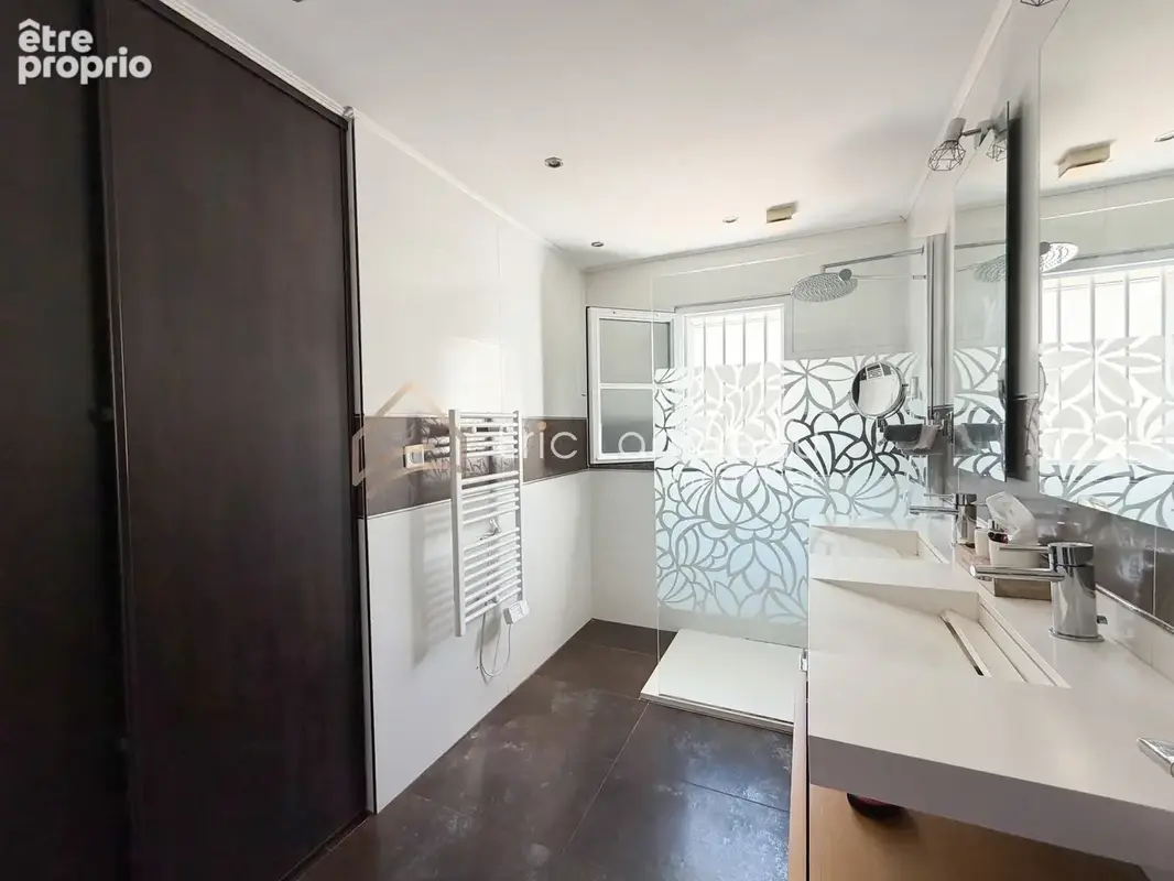 À quelques pas des commerces   Maison 3 chambres avec garage de 42 m2 et terrain clos de 798 m2 - photo 8