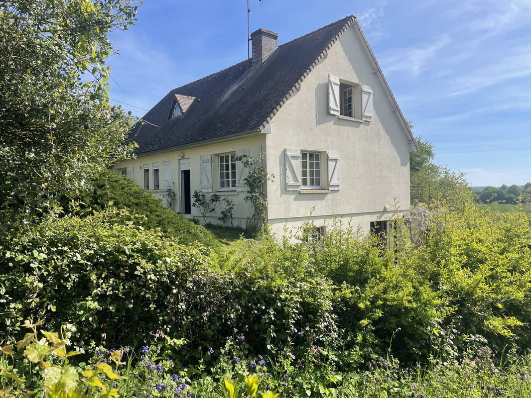 Maison à TRIZAY-COUTRETOT-SAINT-SERGE
