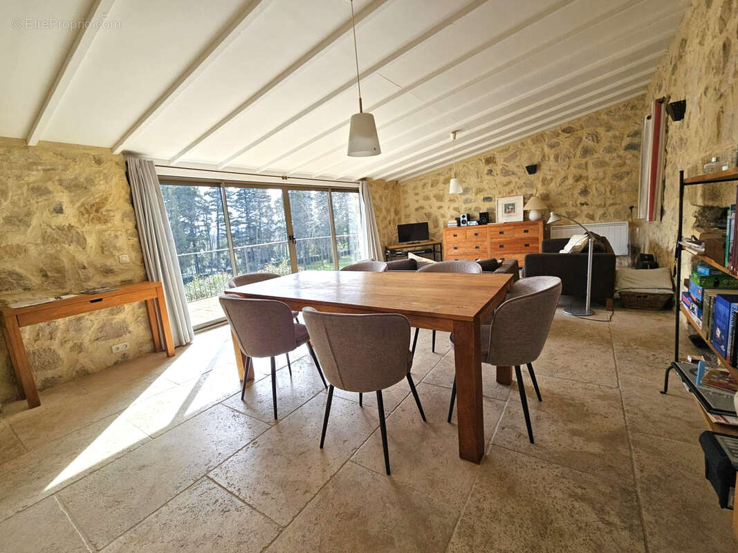 Maison à COURTHEZON