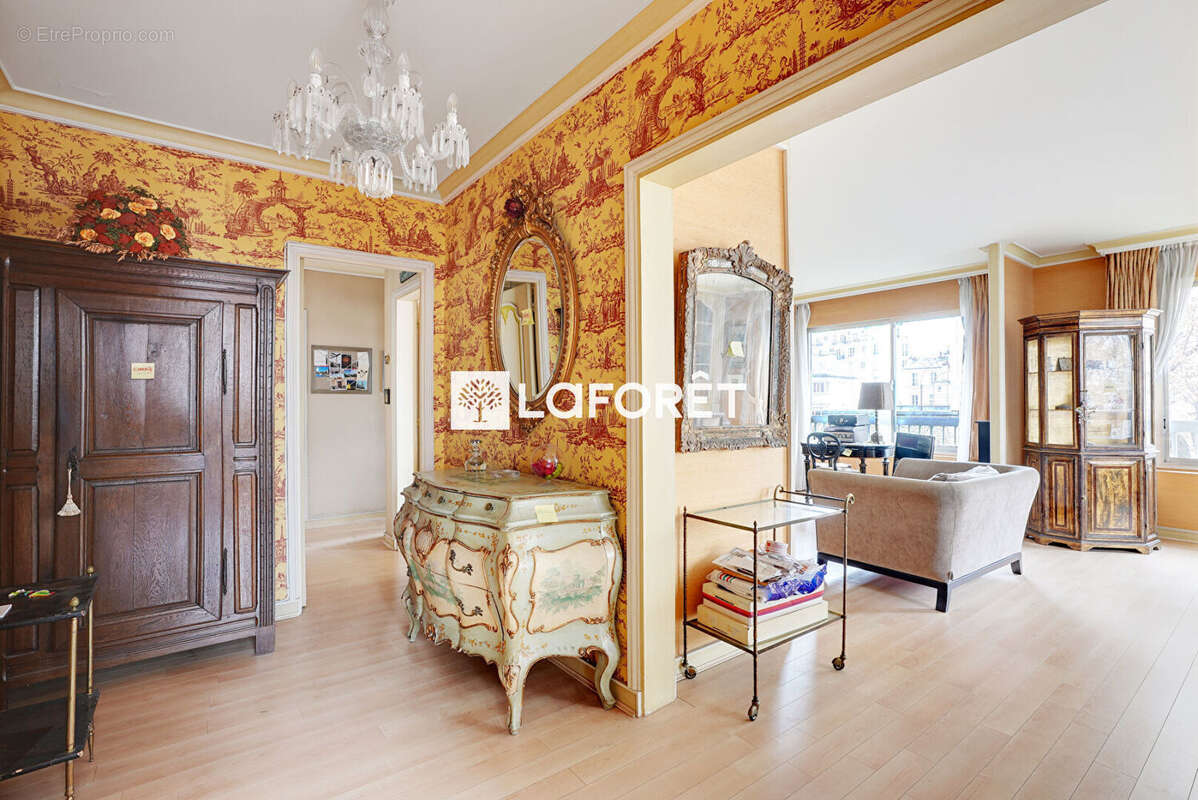 Appartement à PARIS-15E