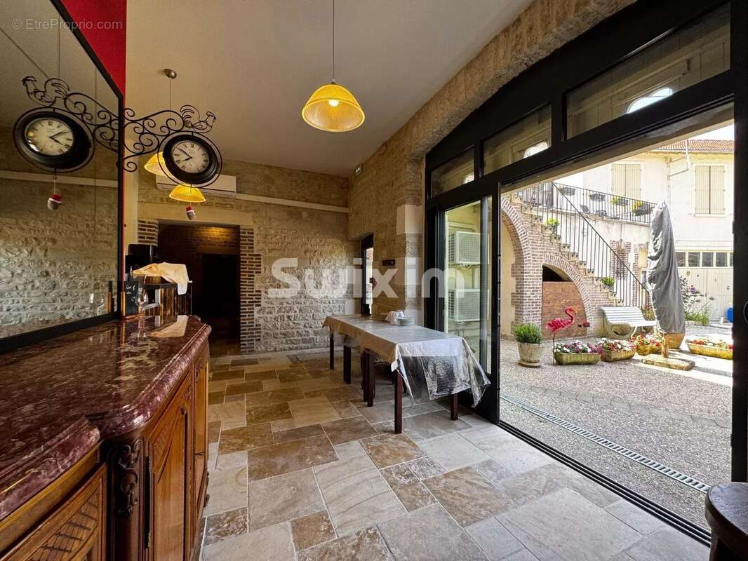 Maison à NOYERS
