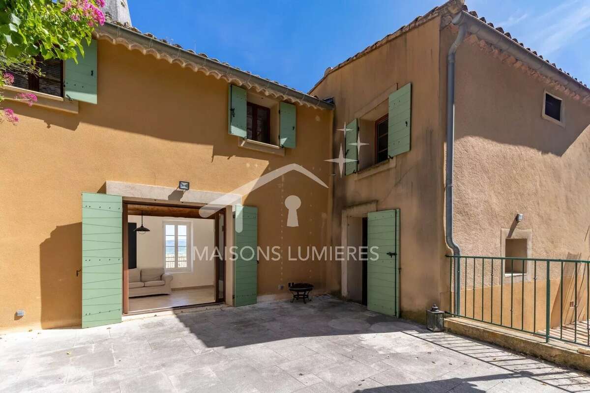 Maison à SAINT-SATURNIN-LES-APT