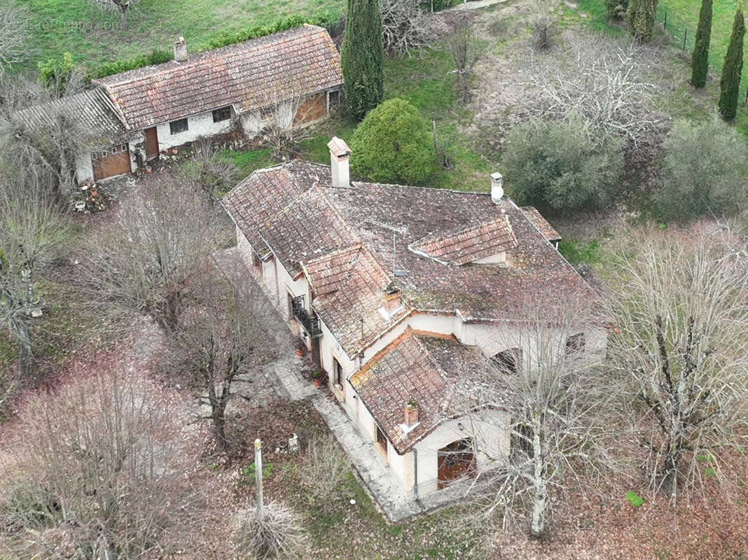 Maison à NEGREPELISSE