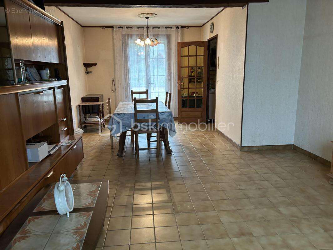 Maison à MOGNEVILLE