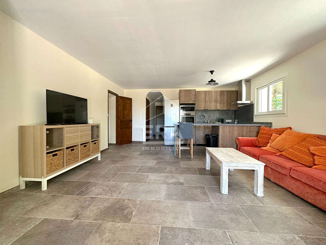 Maison à SIMIANE-COLLONGUE