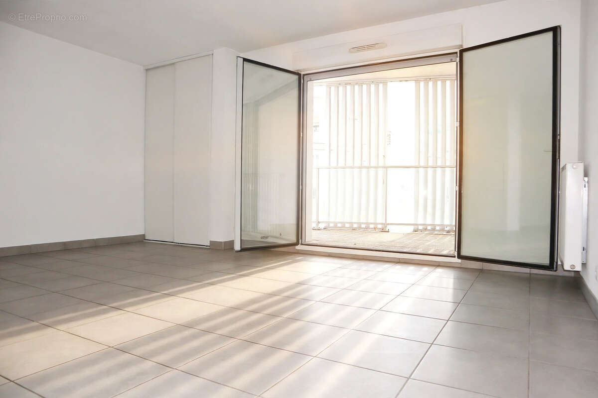 Bx Lac - Proche toutes commodités - Bel appartement T2 (46m2) TBE avec Balcon et parking privatif - photo 2