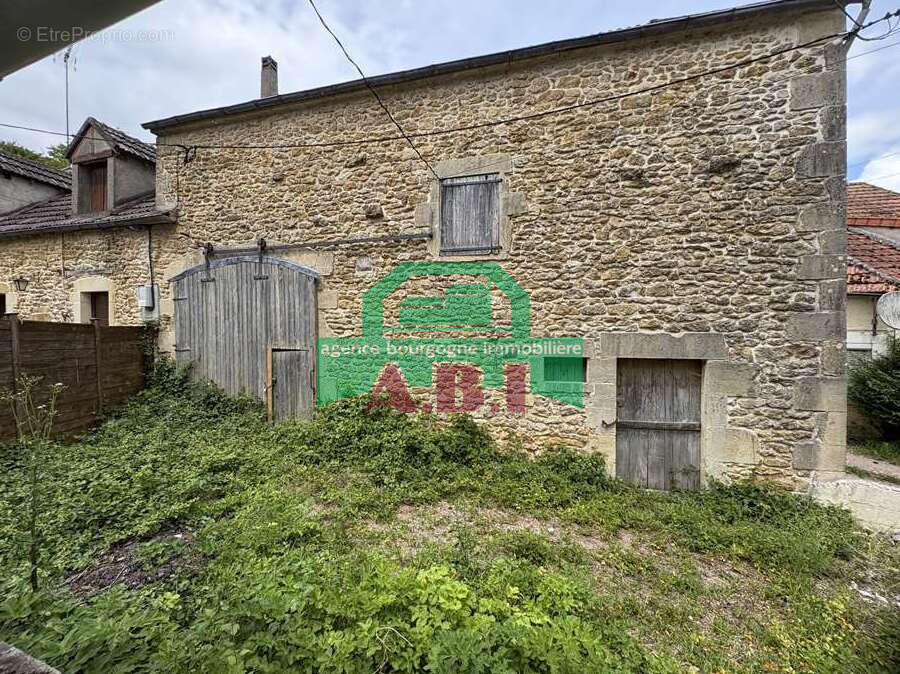 Maison à VARZY
