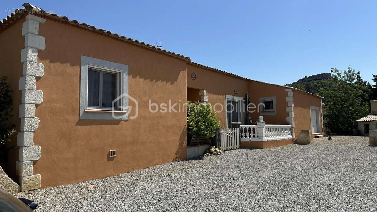 Maison à MONTSERET