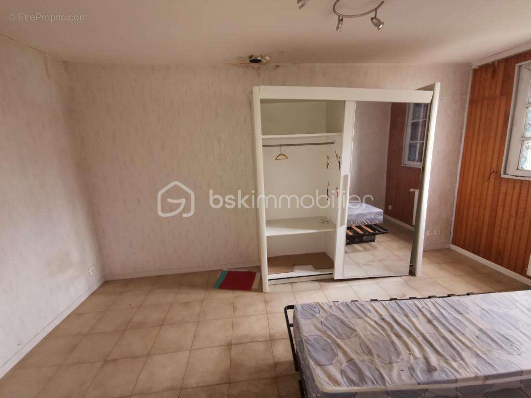 Maison à rénover ! Beau potentiel - photo 11