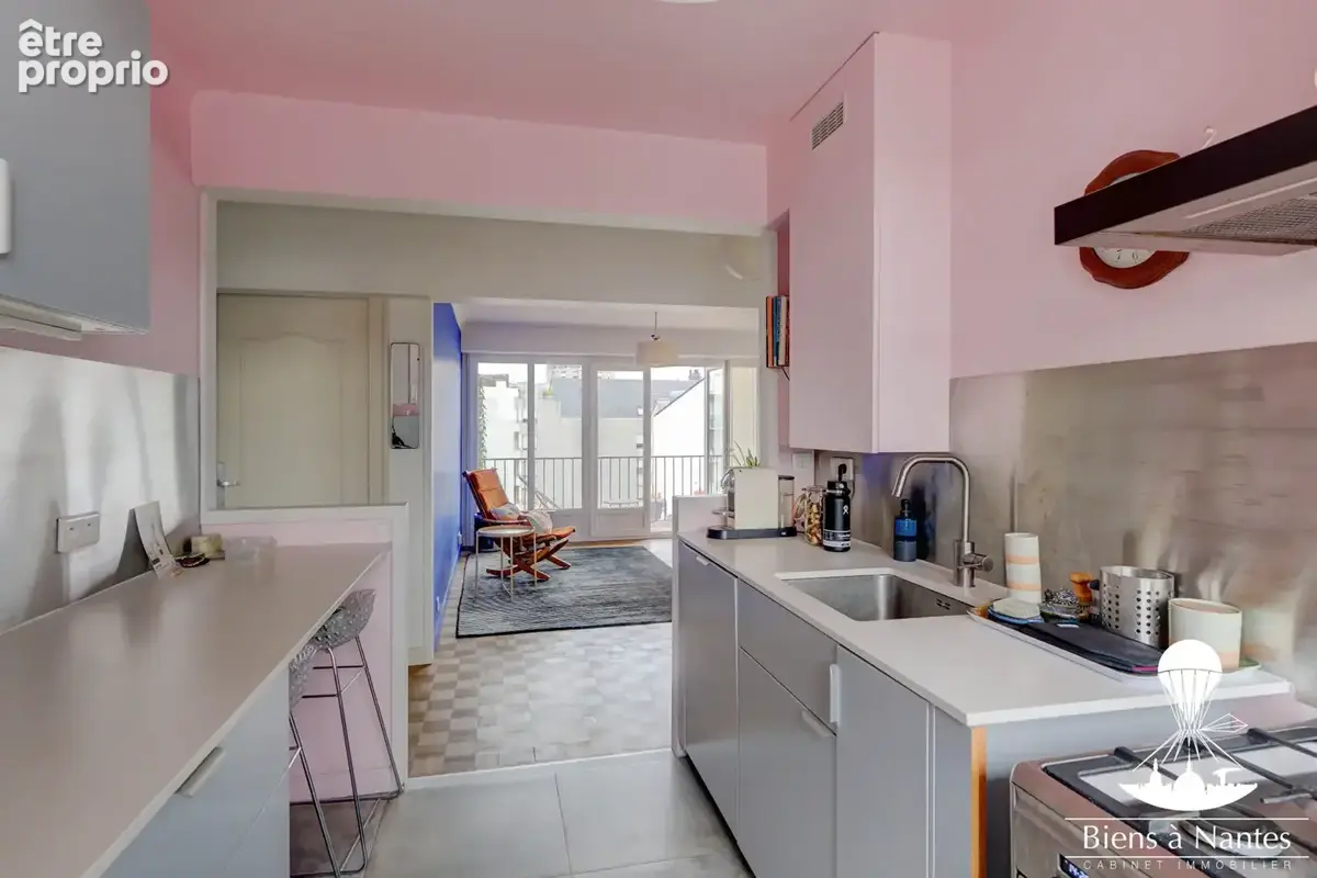 Nantes Centre, à vendre au dernier étage appartement lumineux  Nantes Centre - photo 3